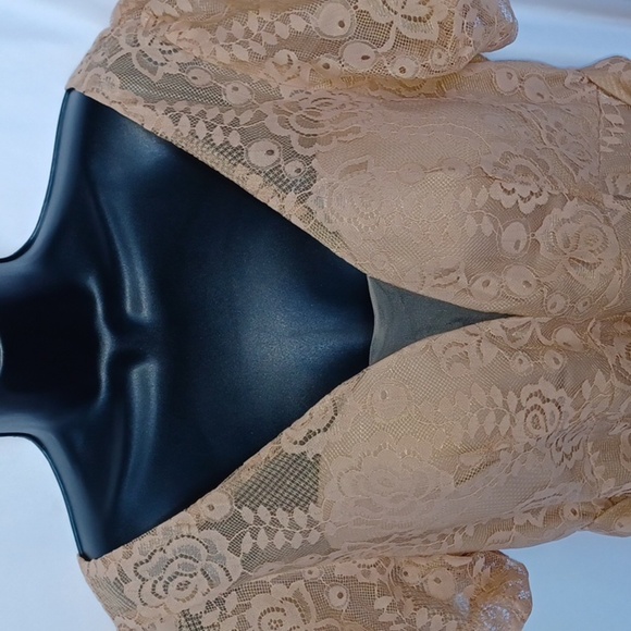 Unithorse Hi-low shimmering Lace texture puff sleeve - Picture 2 of 9